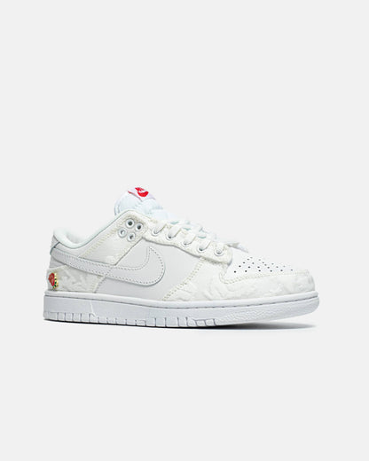 Nike SB Dunk Low Give he flowers