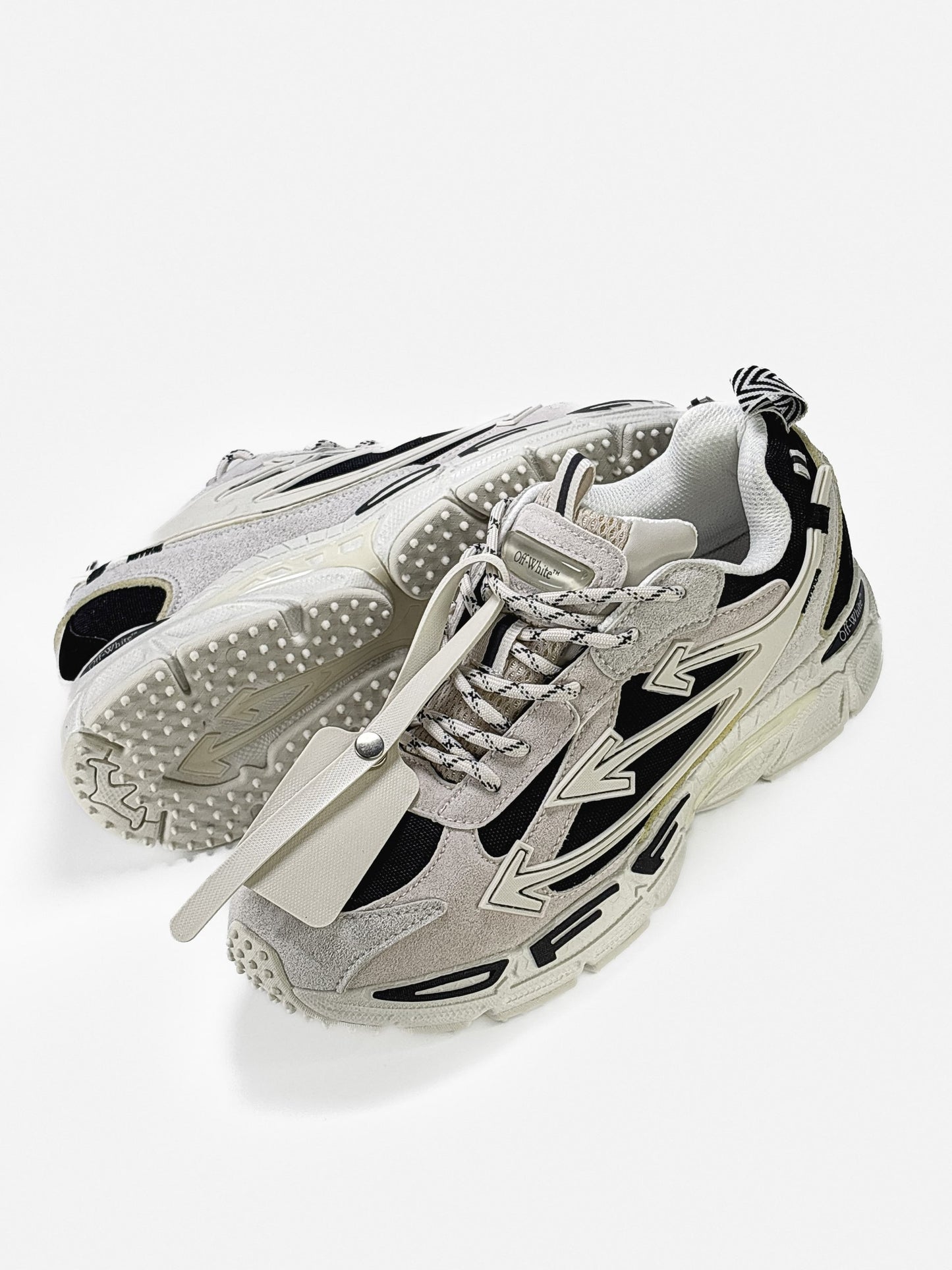 Off-White Be Right Back White Black