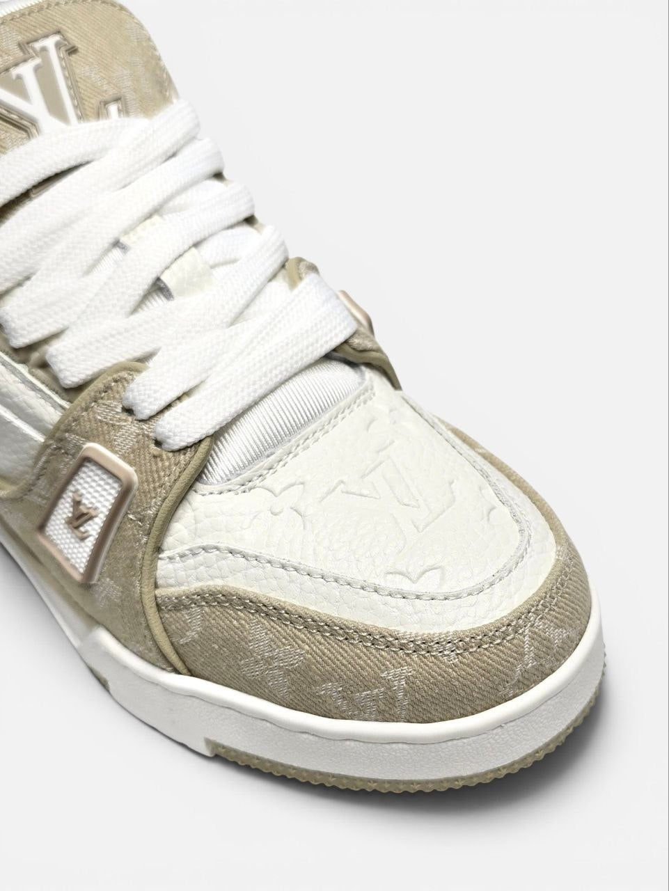 Louis Vuitton Trainer Beige White