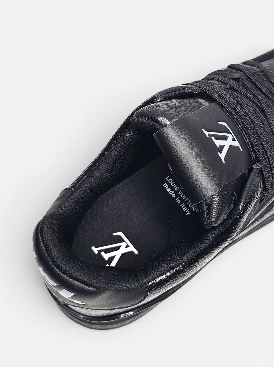 Louis Vuitton Trainer Black 2.0