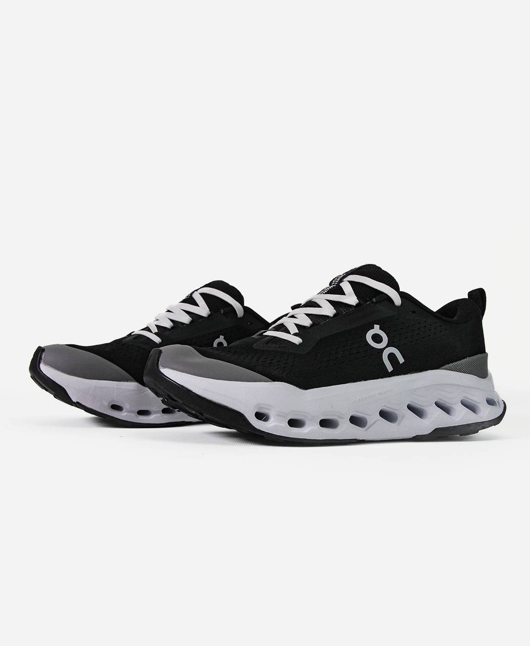 On Cloudpulse Black White