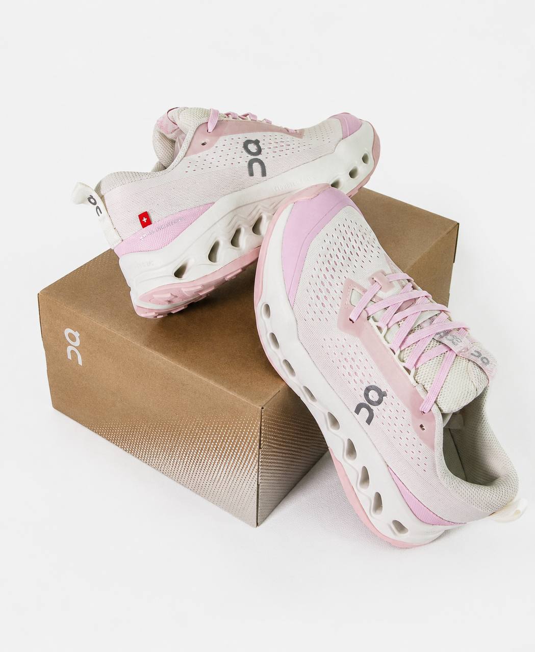 ON Cloudsurfer Trail 2 Lily Gardenia White Pink