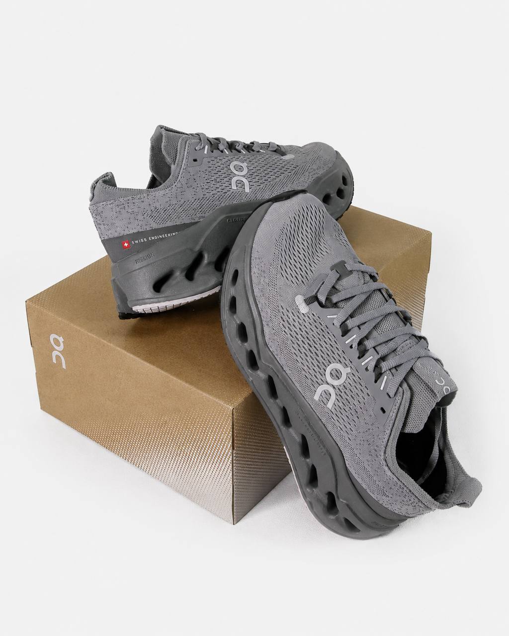 ON Cloudsurfer Max Grey