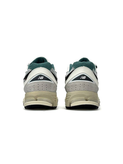 New Balance 2002R Pouch Beige Green
