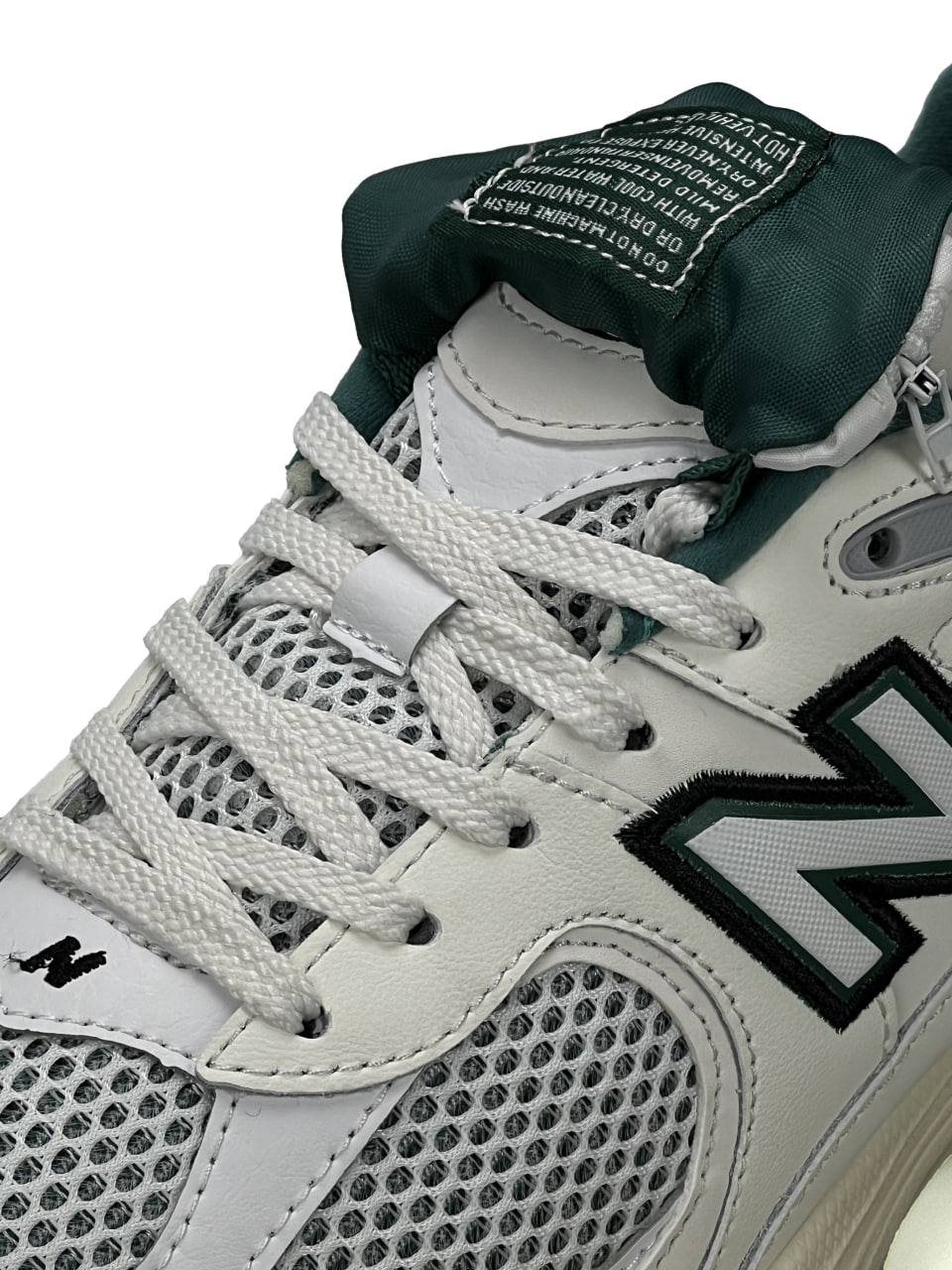 New Balance 2002R Pouch Beige Green