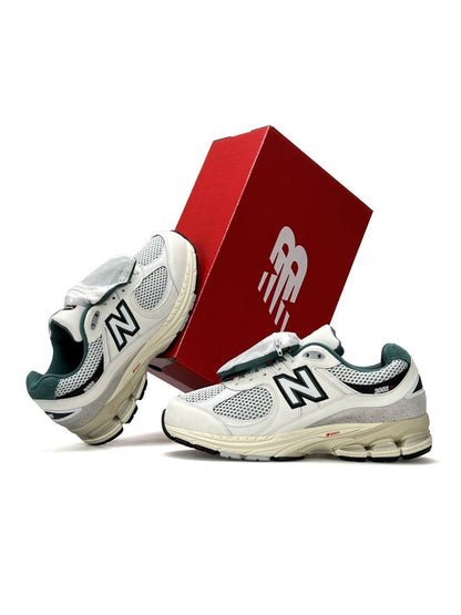 New Balance 2002R Pouch Beige Green