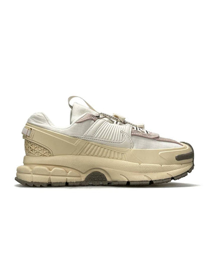 Nike Zoom Vomero Roam Beige
