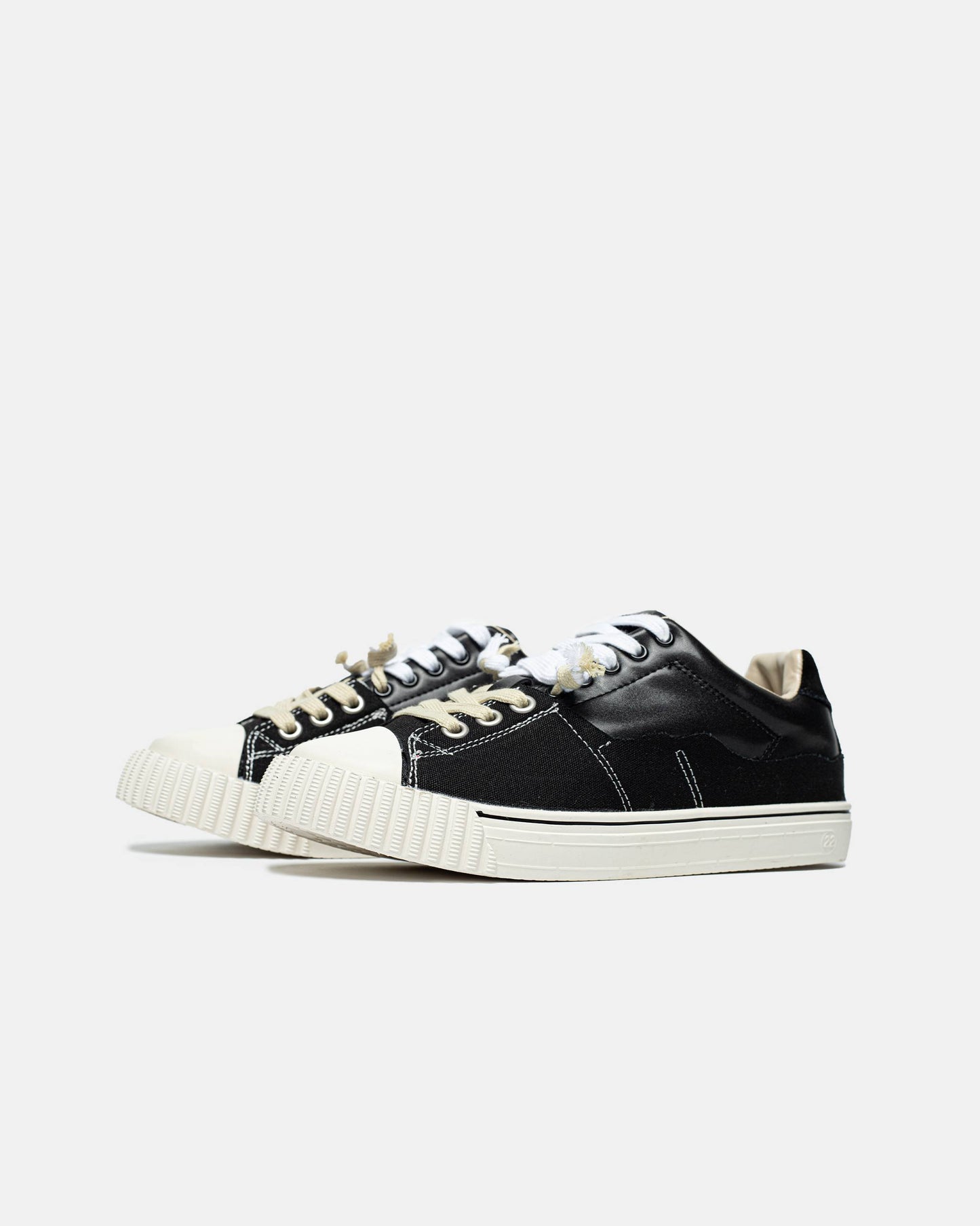 Maison Margiela New Evolution Black White