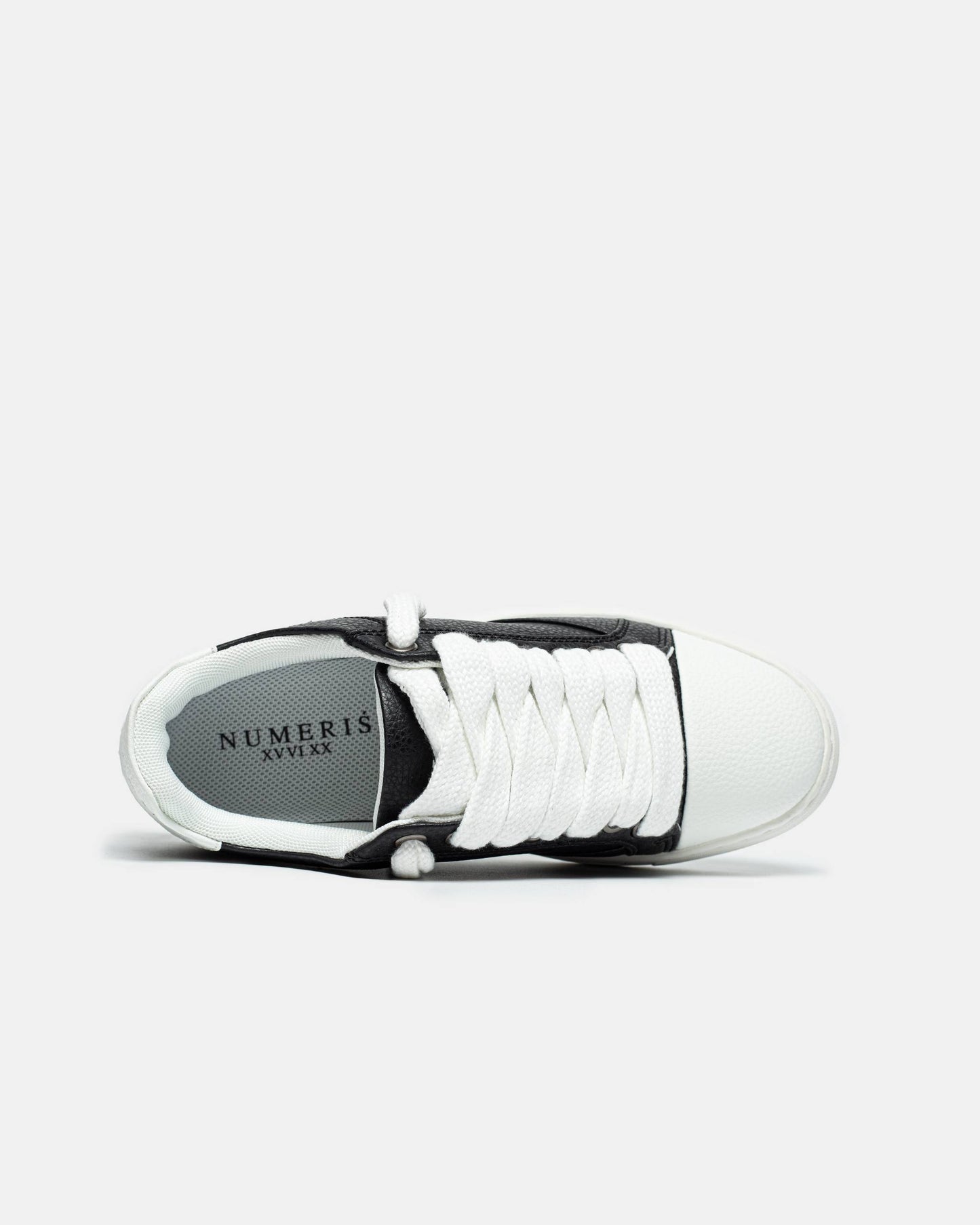 Numeris Black Lether