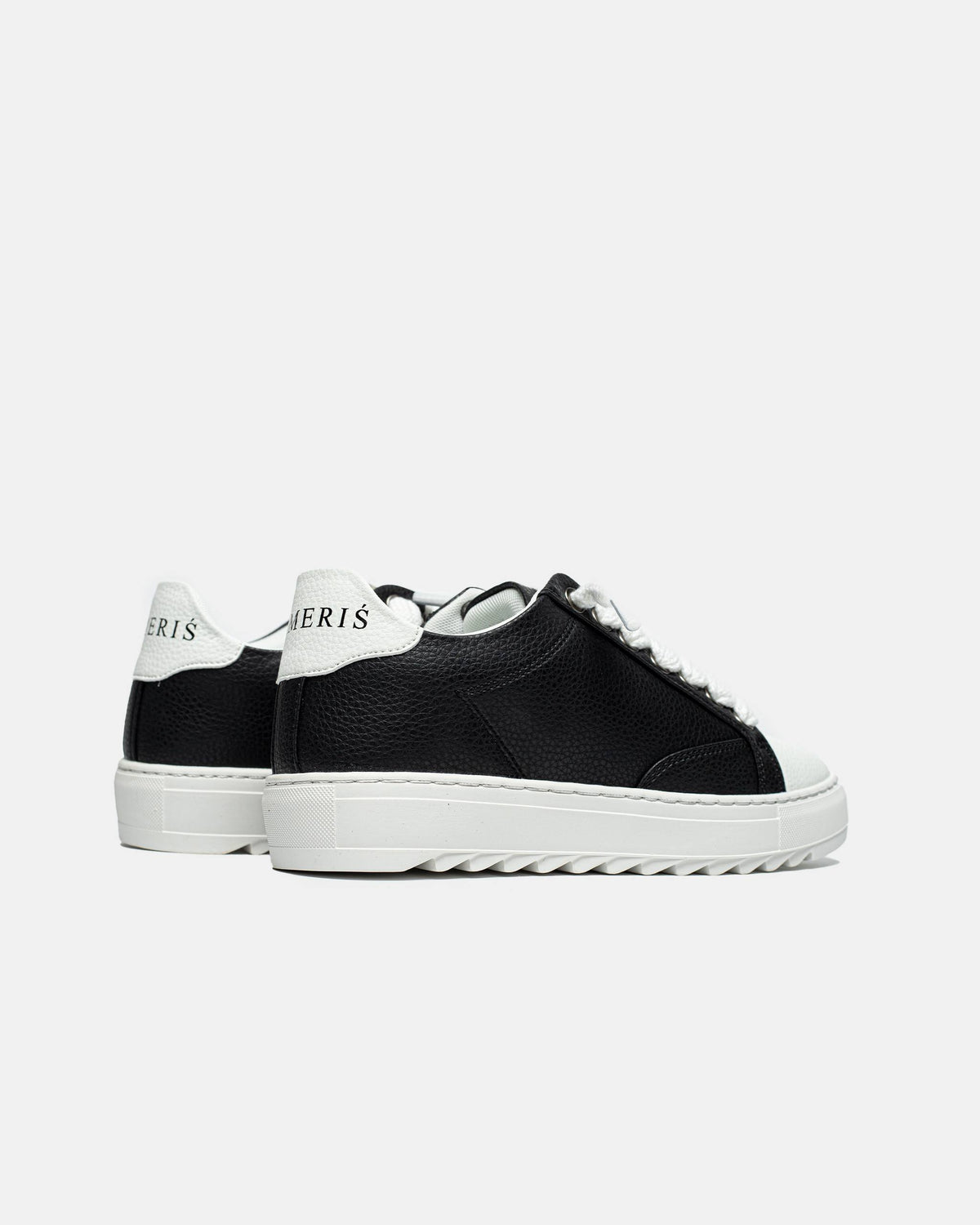 Numeris Black Lether